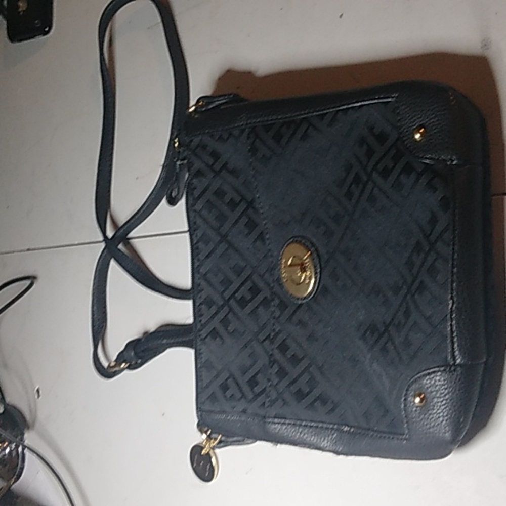Used Tommy Hilfiger Purse For women zipper wont zip